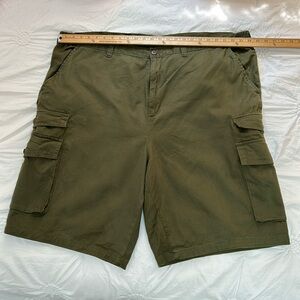 Men’s king size dark green 100% cotton cargo shorts